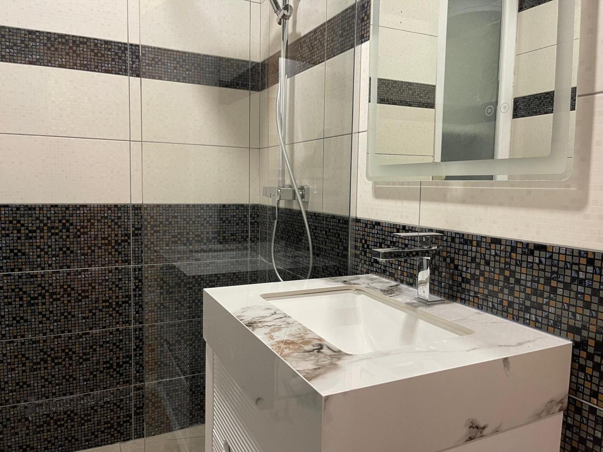 Gem In The Heart Of Tirana Apartment Екстериор снимка